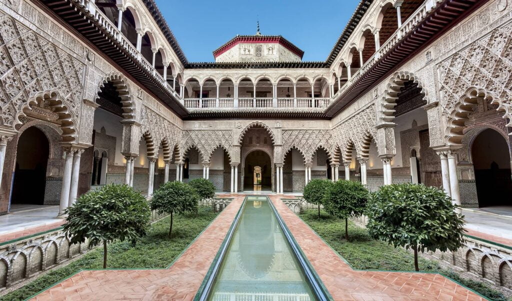 descubre el alcazar de sevilla historia estilos y curiosidades