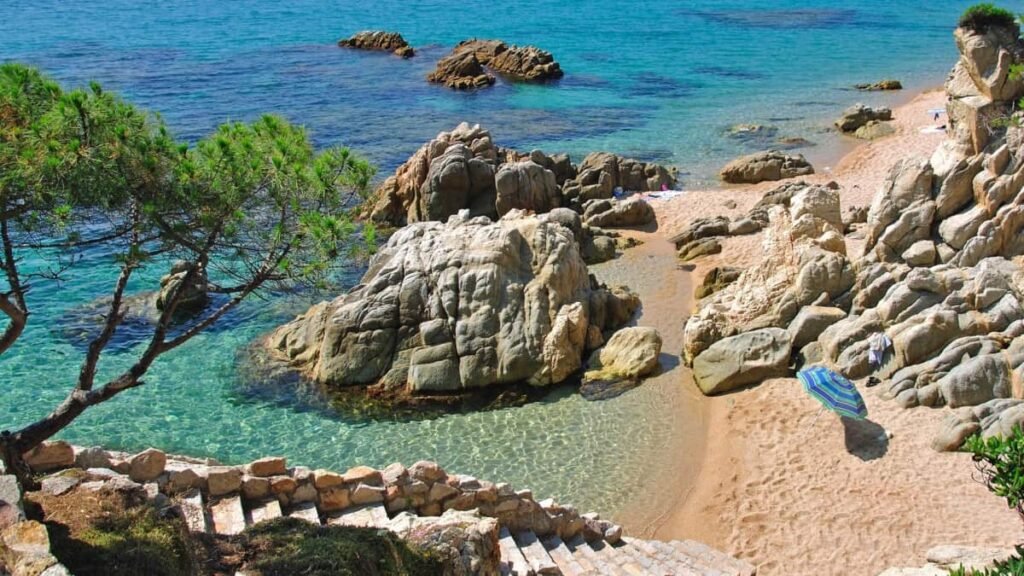 descubre la belleza de la platja de lloret un paraiso en la costa catalana