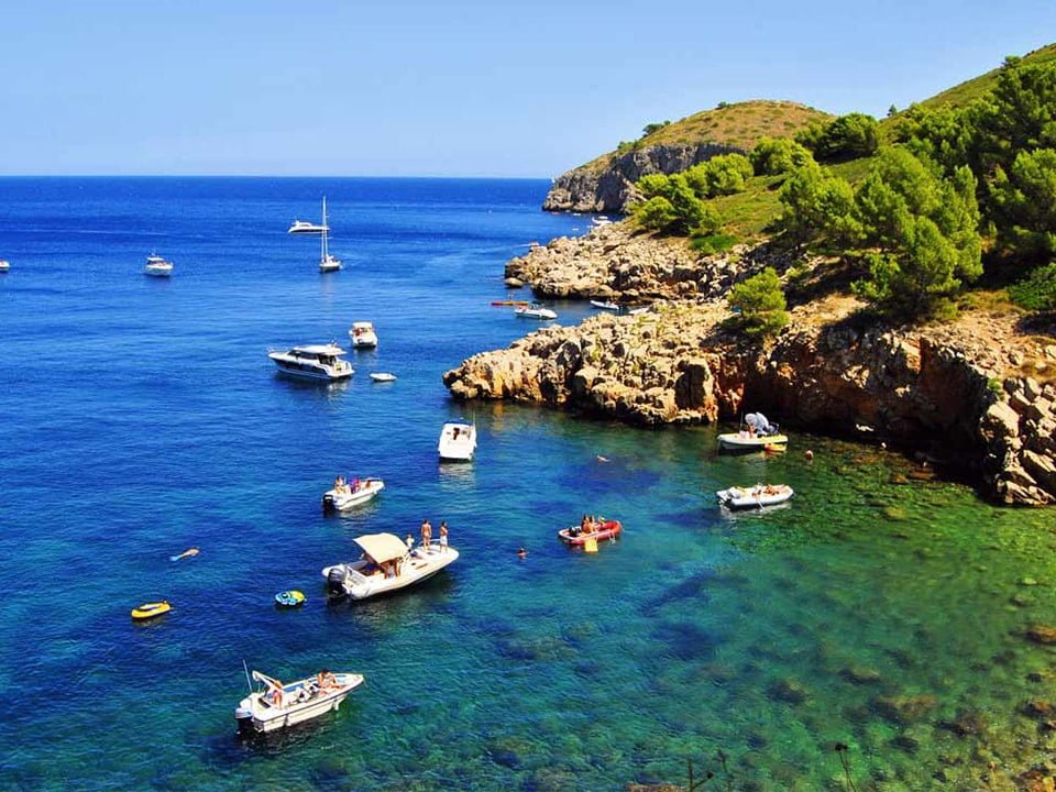 descubre la belleza natural de platja de mas pinell en lestartit todo lo que necesitas saber