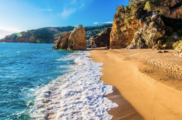 descubre la historia y el encanto de la ermita de santa caterina de montgri un tesoro escondido en la costa brava